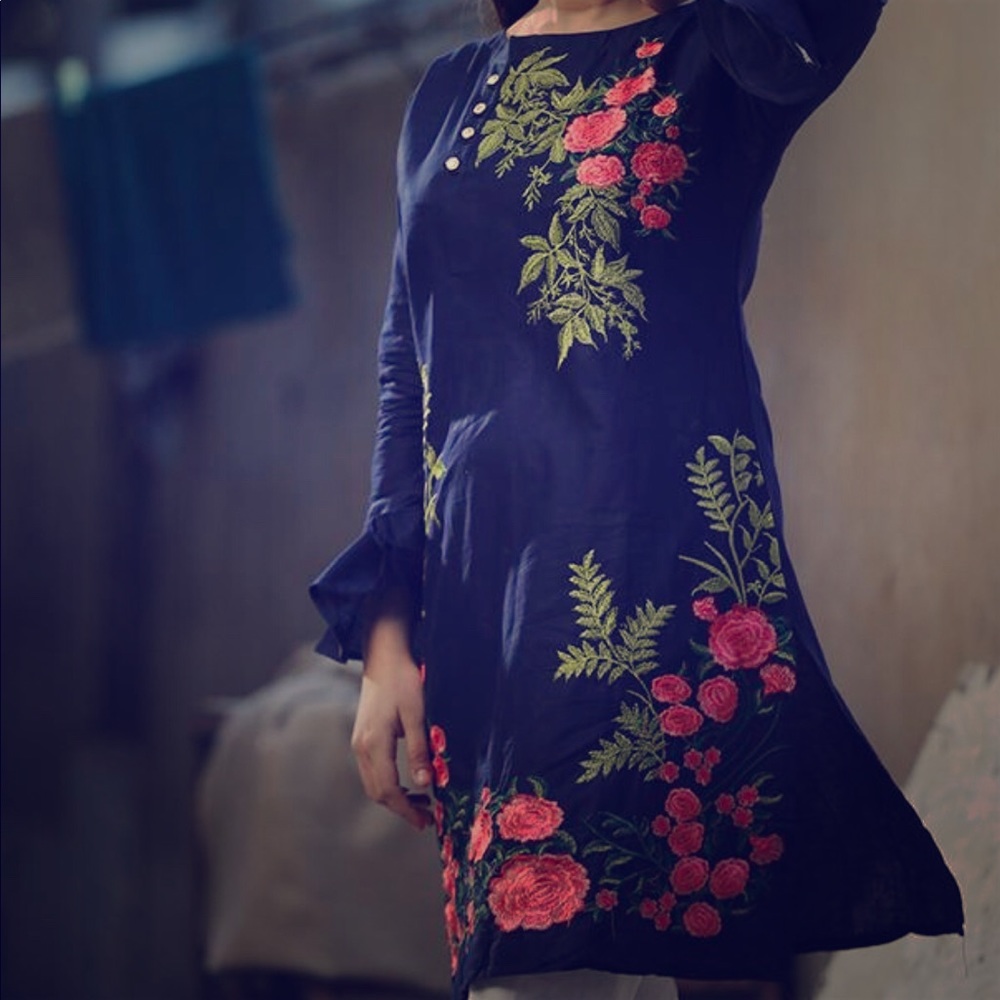 Pakistani Indian woman Top r Kurta